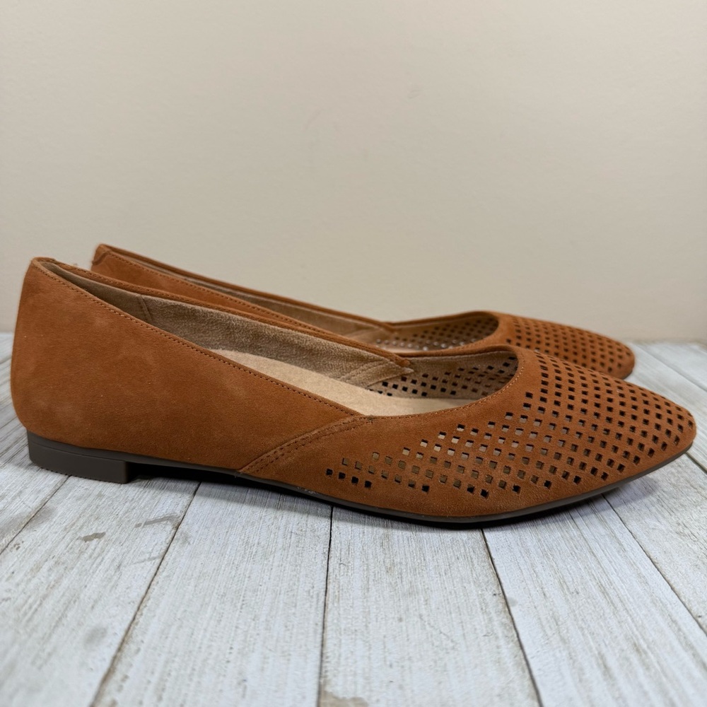 Vionic Posey Perforated Suede Pointed Toe Flat Taupe Comfort Shoe Size 7